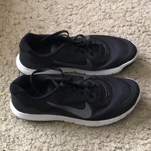Lightly worn black Nike’s